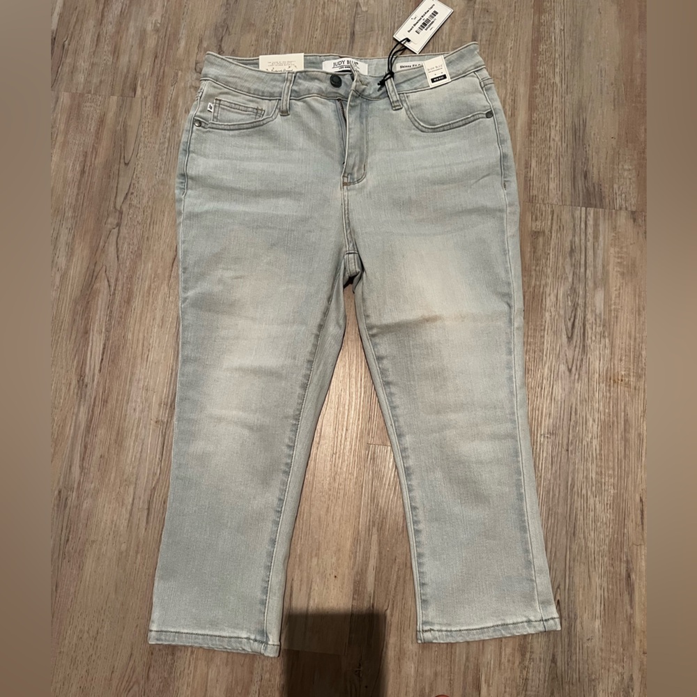 Judy Blue Light Blue Skinny Fit Capris